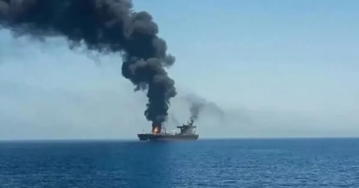 الحوثي يستهدف سفينة سعودية في البحر الأحمر