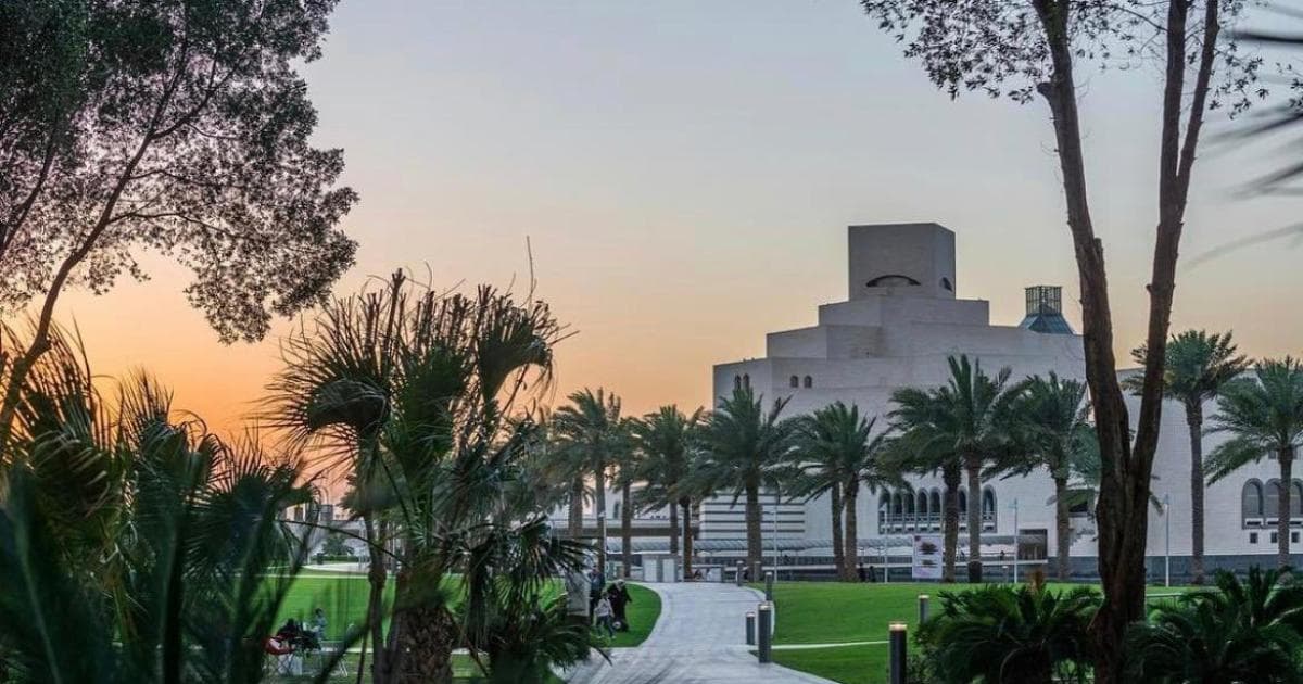 درجات حرارة عالية مع بعض السحب
