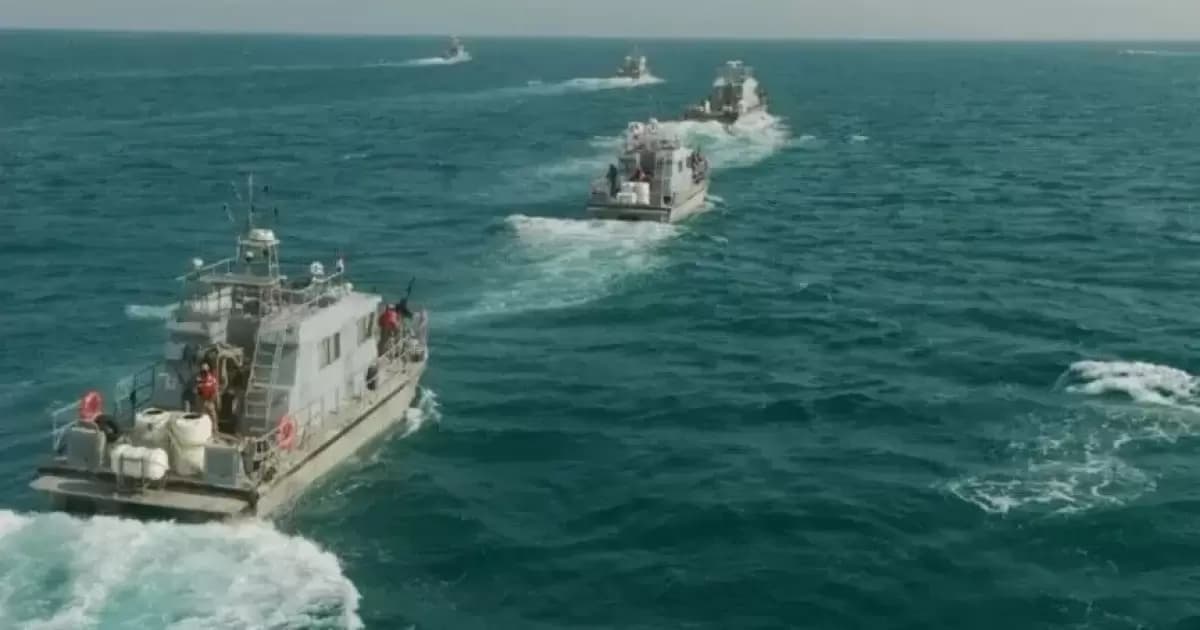 الجيش اليمني يرد على زوارق حوثية قرب حنيش وزقر