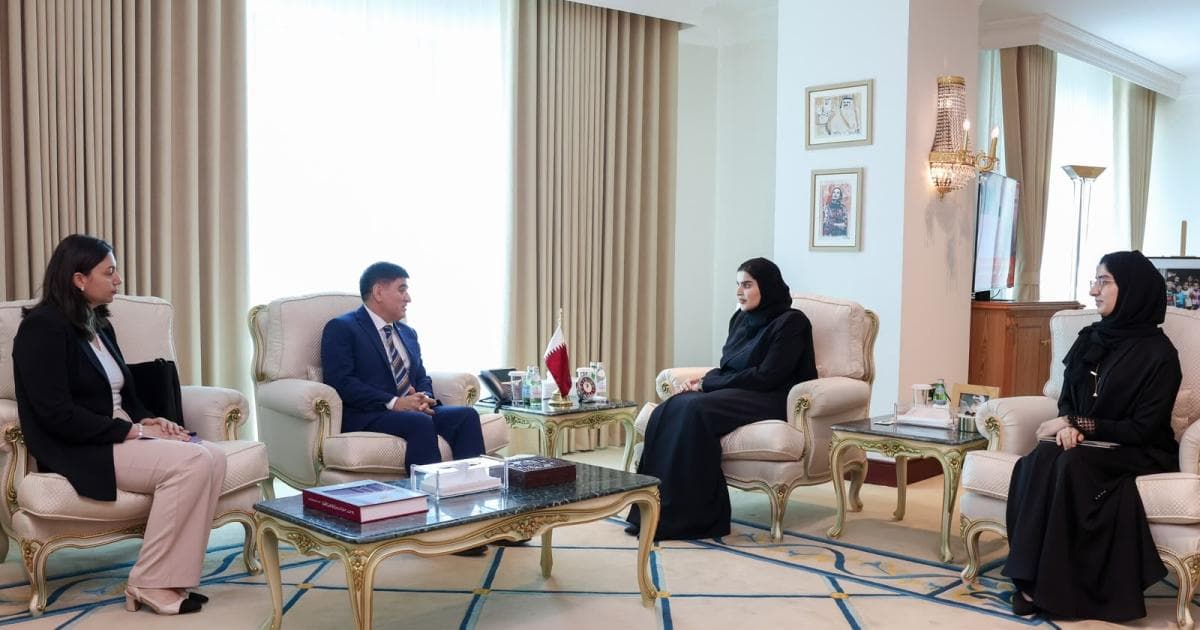 وزير التعاون يجتمع مع السفير التركي