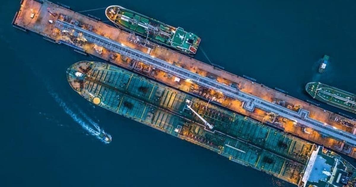 FT: US blockade hampers Iran oil exports