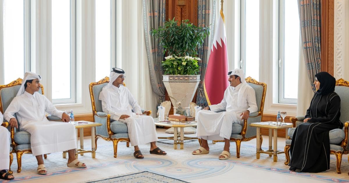 سمو الأمير ي honor الطلاب المتفوقين