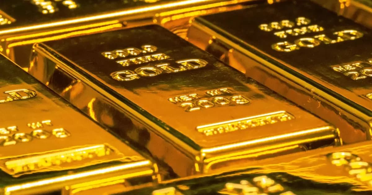 Gold holds gains amid dollar dip
