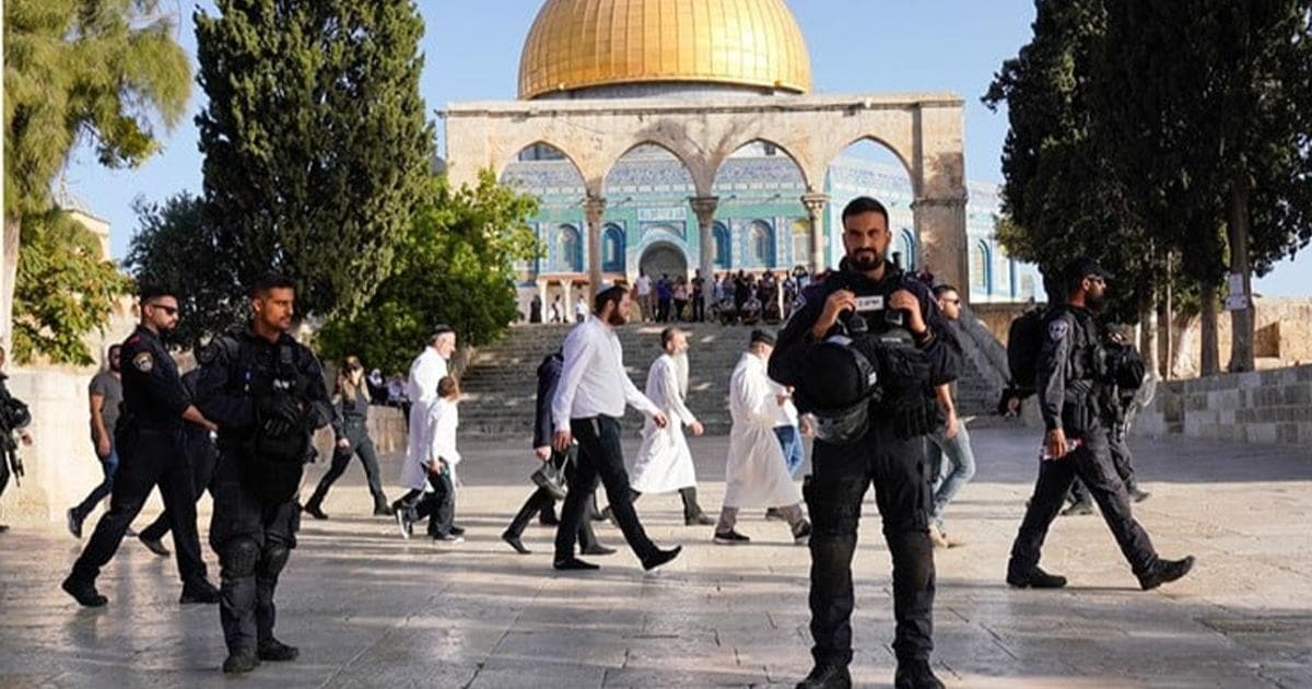 Settlers breach Al-Aqsa Mosque under protection