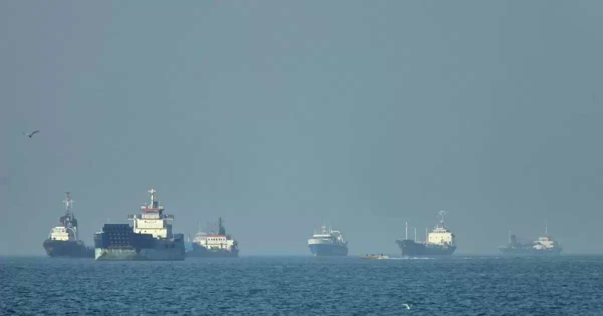 إيران تعلن عن ممر ملاحي مؤقت عبر هرمز