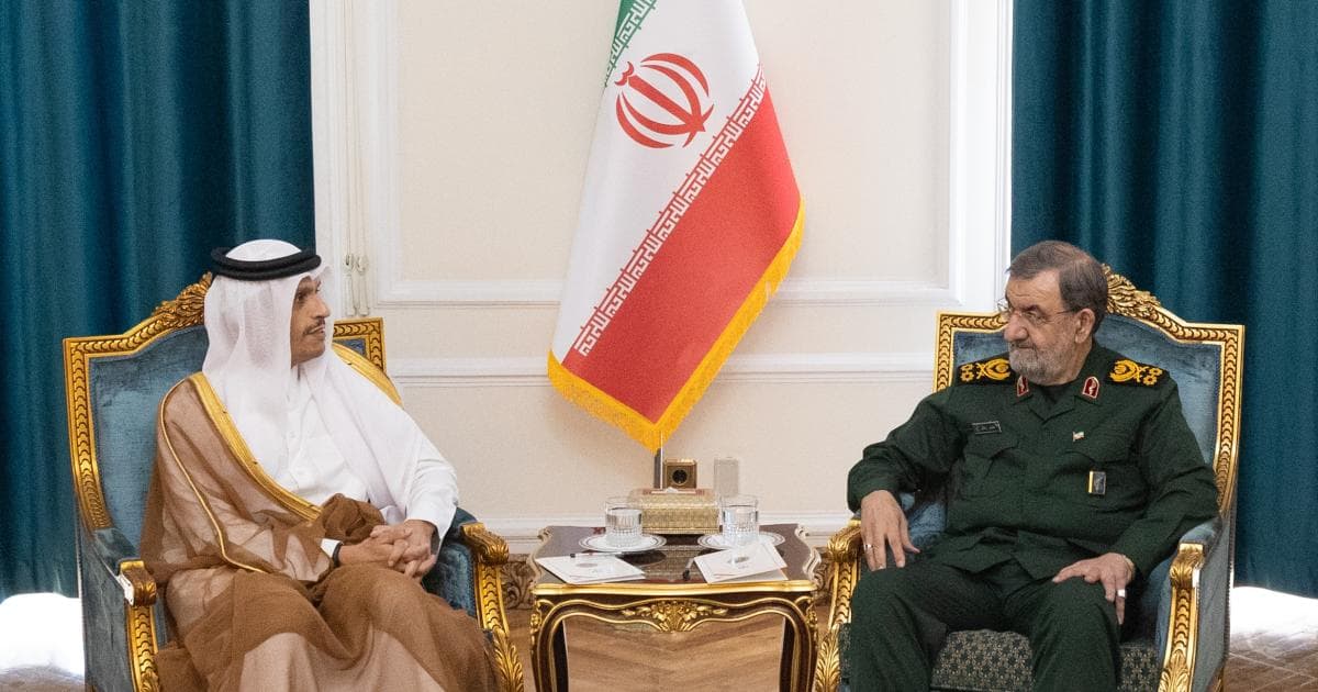 رئيس الوزراء يلتقي بأمين الأمن القومي الإيراني