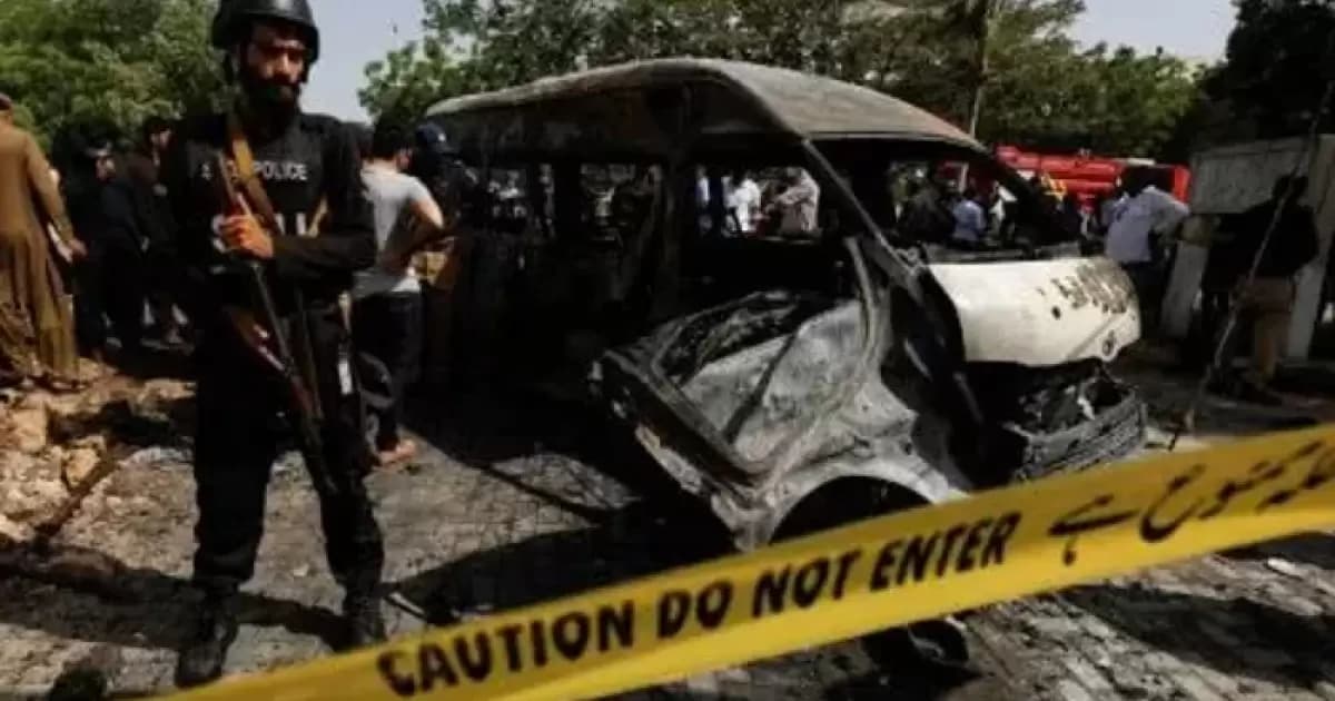 Pakistan car bomb kills 3 civilians