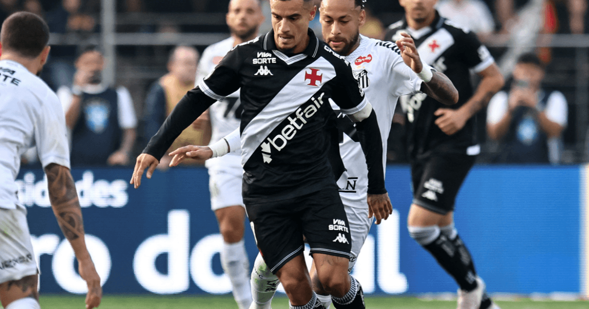 Coutinho reunites with Neymar at Santos