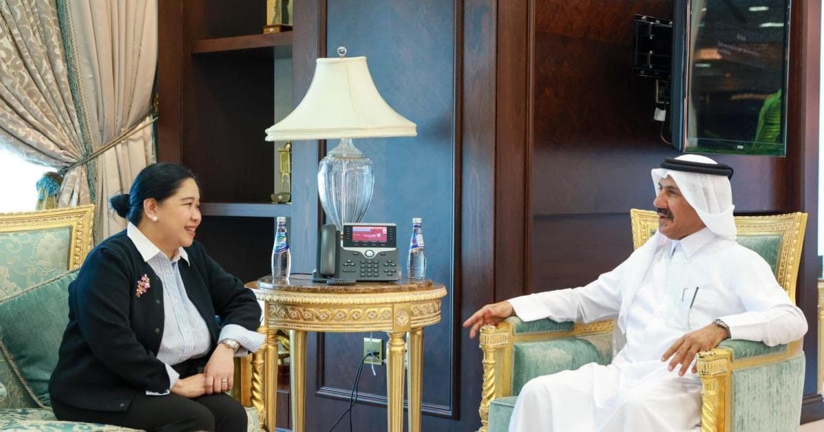 Foreign Ministry Officials Hold Meeting