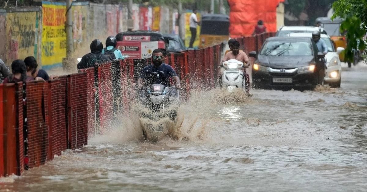 India evacuates 140,000 amid floods