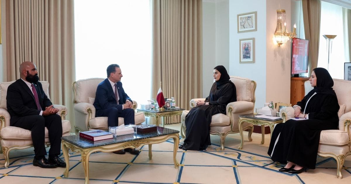 وزير التعاون الدولي يلتقي المدير العام للصليب الأحمر