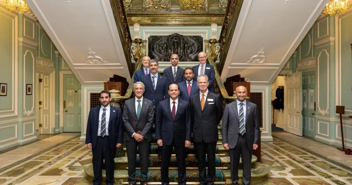 وزير الدفاع يلتقي قائد الكلية البريطانية