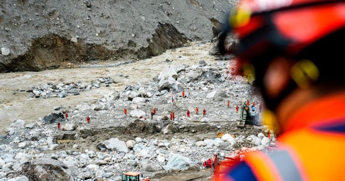 Six dead and nine missing in China mudslides