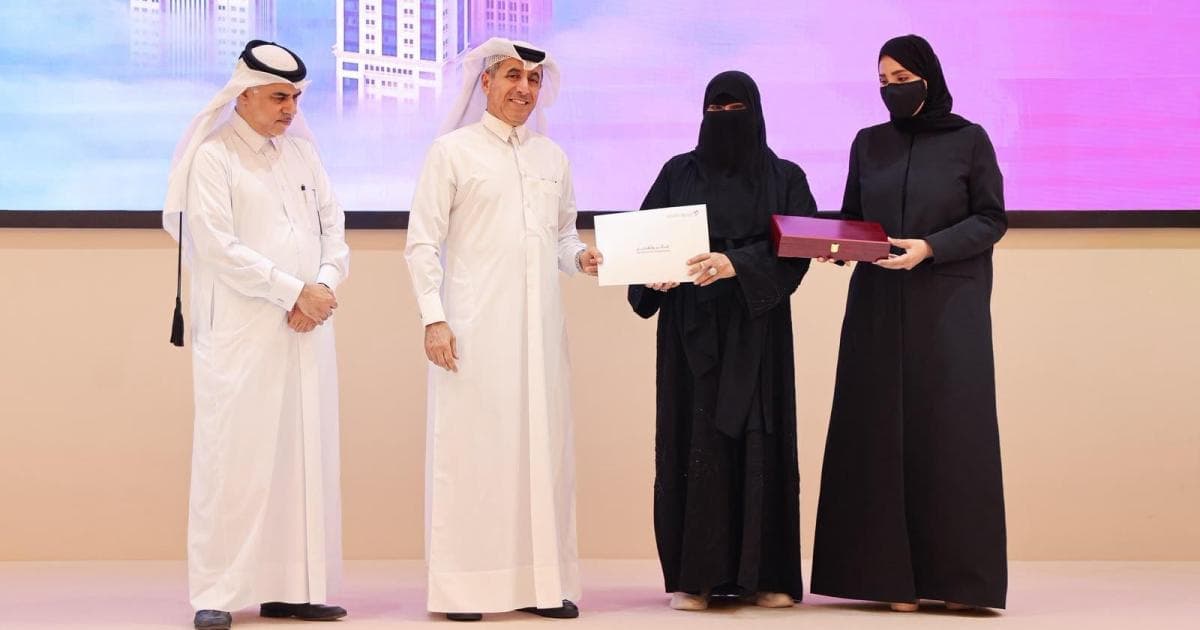 التربية تكرم 56 متفوقا من 759 خريجا
