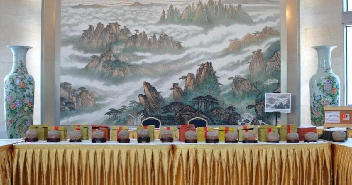 China recovers 64 artifacts from US