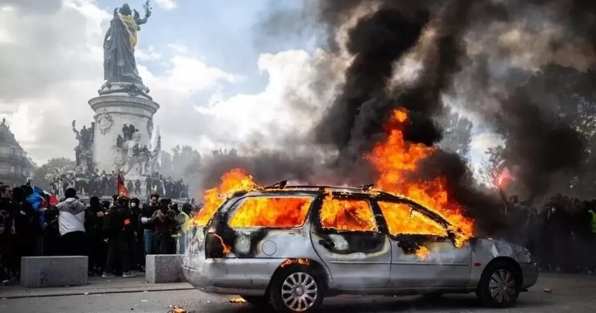 Paris detains 2000 in Yellow Vests protests