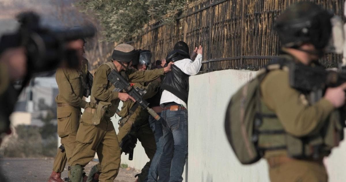الاحتلال يمدد اعتقال 33 أسيرا فلسطينيا