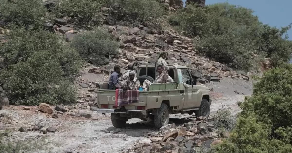 الجيش اليمني يعلن مقتل 25 حوثيا واختطاف مسيرة في تعز