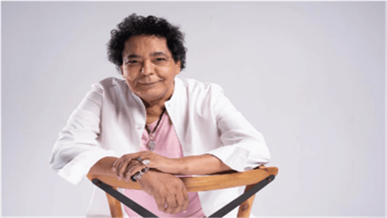 محمد منير يستعد لعيد ميلاده مع أسرته