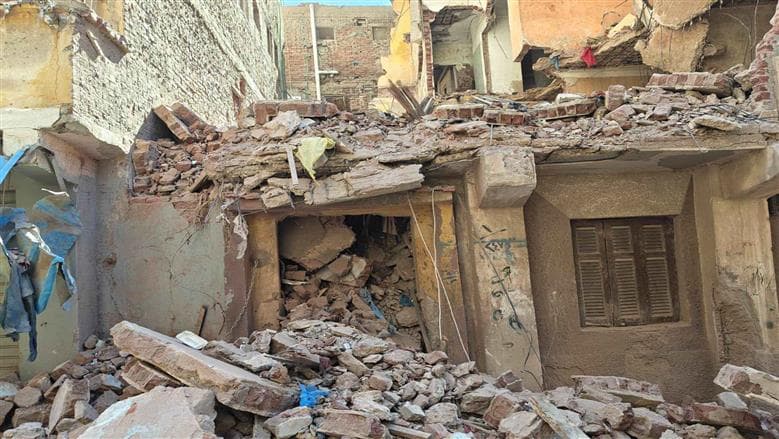 Unoccupied building collapses in Alexandria