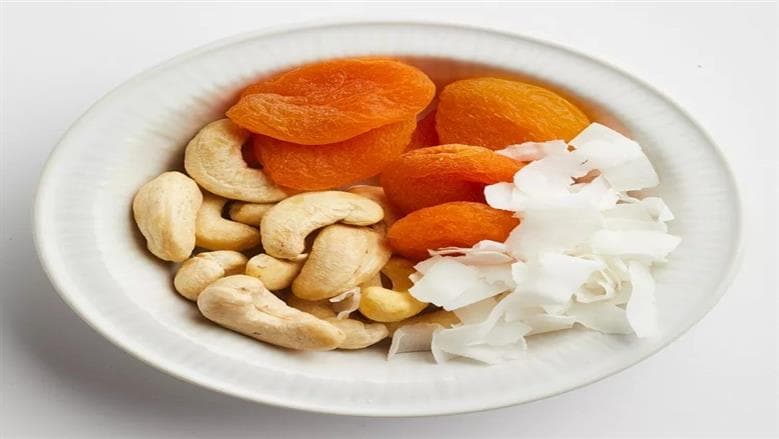 Daily Cashews and Apricots for Weight Gain