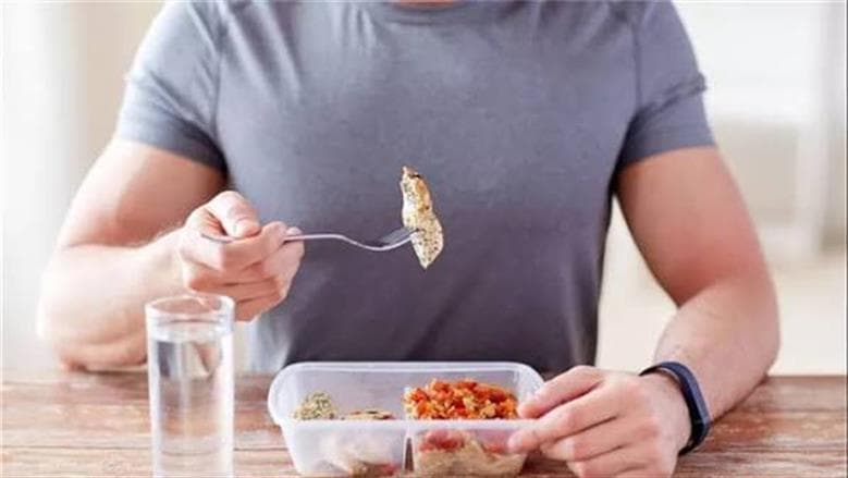 Does drinking with meals affect digestion