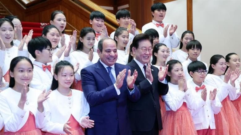 Korean Children Sing for President Sisi