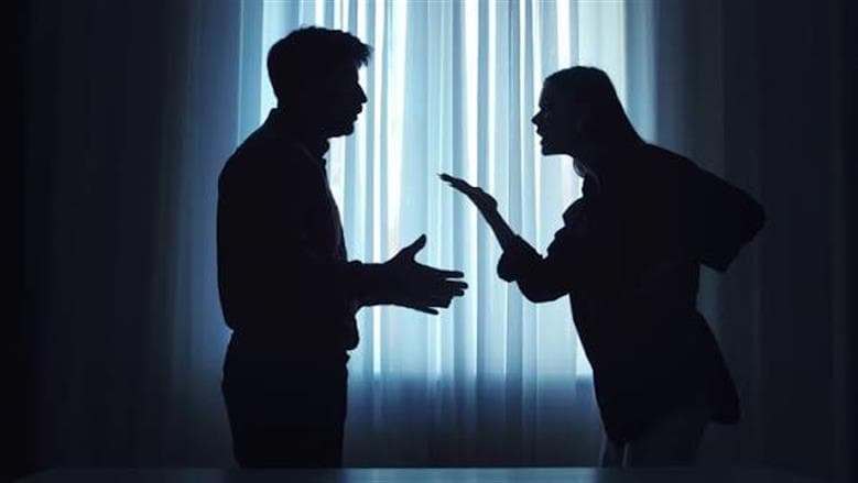 زوجة تطلب الطلاق بعد 45 عاما بسبب ثروة مخبأة