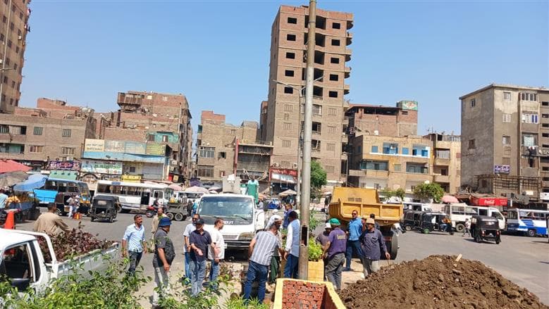Giza Governor Checks Progress of First Worker Street Renovation in Imbaba