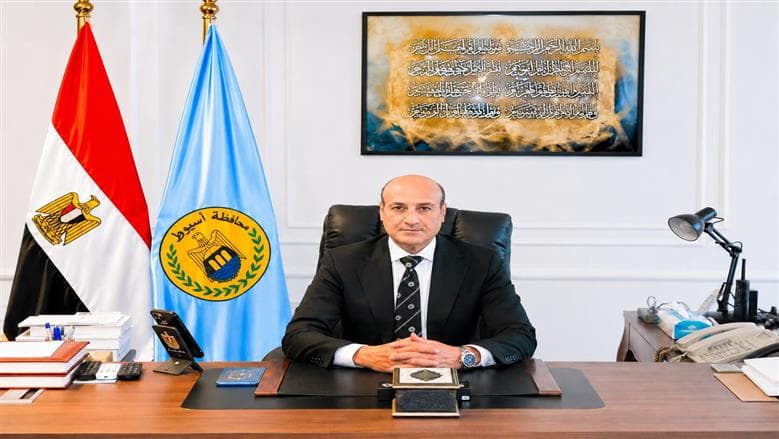 أسيوط تعدل ورديات النظافة لحماية العمال