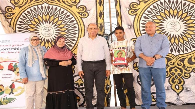 محافظ المنيا يدعم 80 شابا بـ650 ألف جنيه