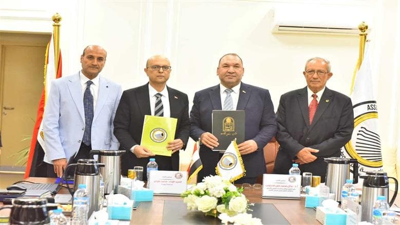 محافظ أسيوط يعلن 25 فرصة للخريجين الأوائل