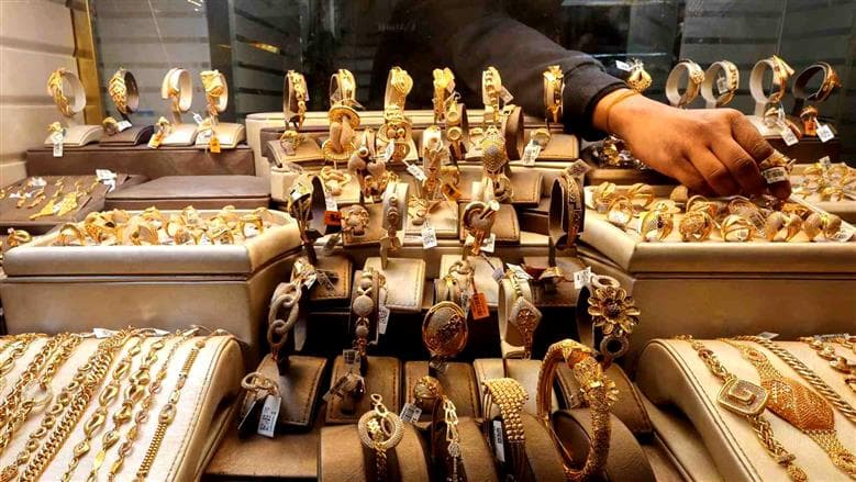 Egypt gold 21-karat rises 130 pounds weekly
