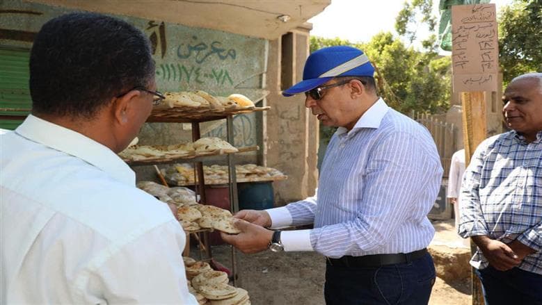 محافظ المنيا يتابع المخابز وسوق عطف حيدر