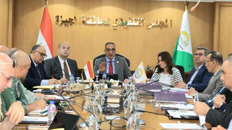 رؤساء أحياء الجيزة يناقشون طلبات وشكاوى المواطنين