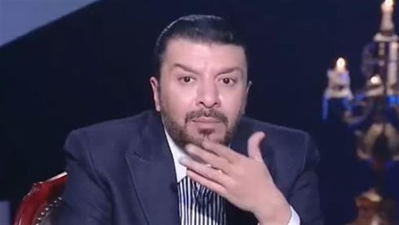مصطفى كامل يرفض التعري لحماية الفن المصري