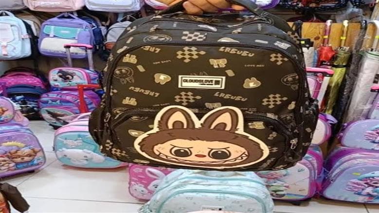 School bag prices vary by market