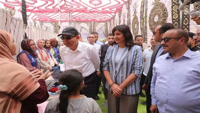 Minya Governor and Nubila Makram review convoy