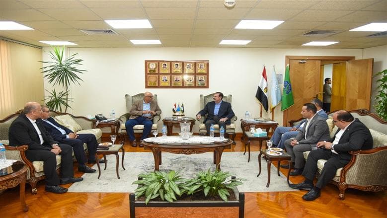 محافظ الإسكندرية يناقش مع أبوقير تحويل المخلفات إلى بيوجاز