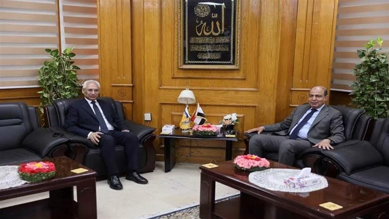 محافظ المنيا والرئاسة يناقشان التعاون في المبادرات الاجتماعية