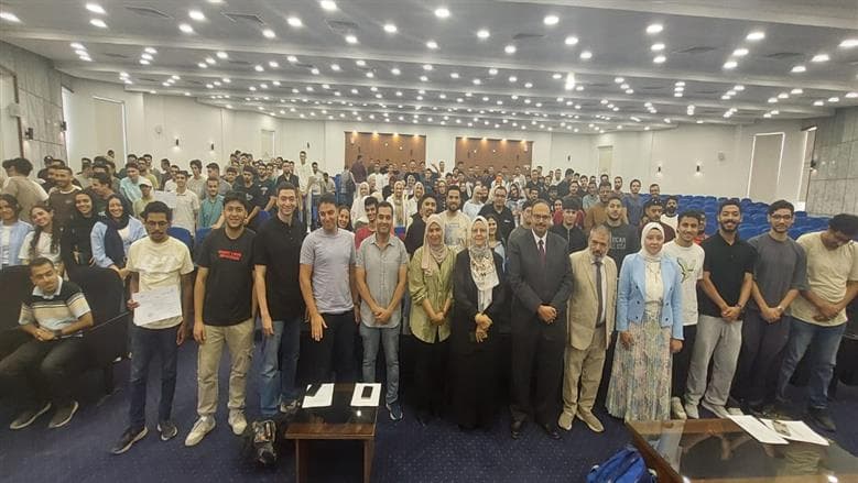 تخرج 400 طالب من برامج الذكاء الاصطناعي في بنها