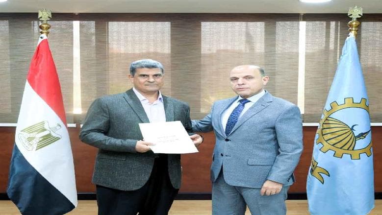 محافظ الغربية يُصدر 16 عقدا لتصحيح أراض الدولة