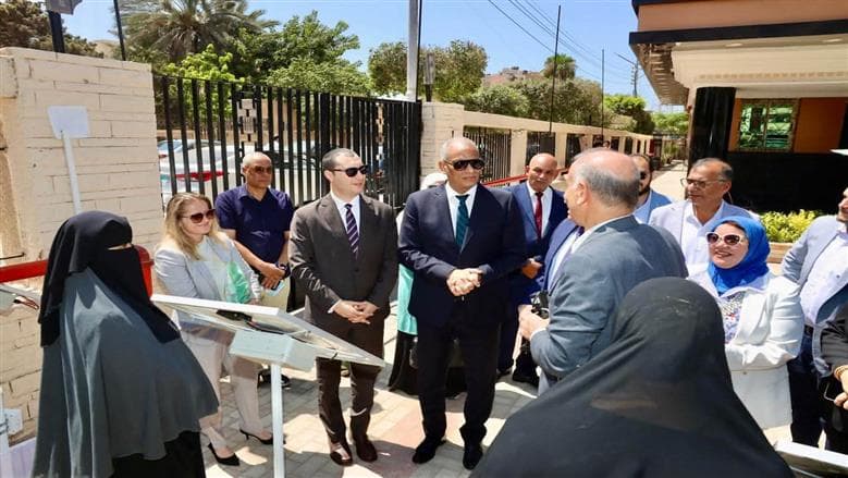 27 سيدة في كفر الشيخ يتلقين دعم معدات الطاقة الشمسية لتجارة الأسماك