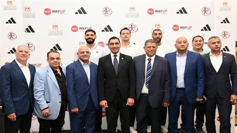 وزير الشباب يهنئ رئيس اتحاد اليد بفوز الناشئات