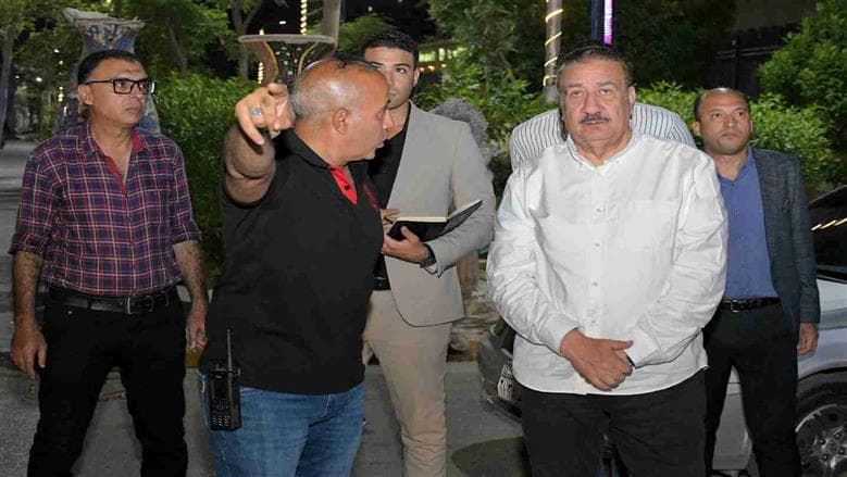 محافظ بورسعيد يراجع تركيب 450 كشافًا جديدًا في حي الشرق