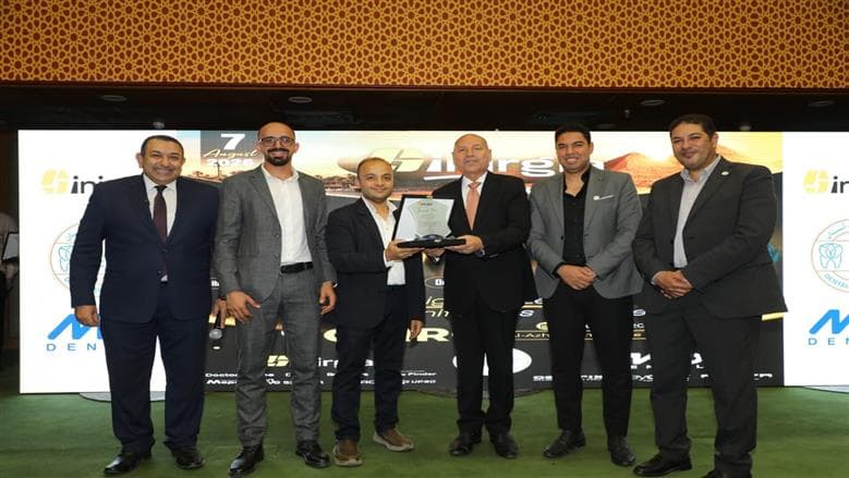 محافظ القاهرة يكرم طلاب طب الأسنان