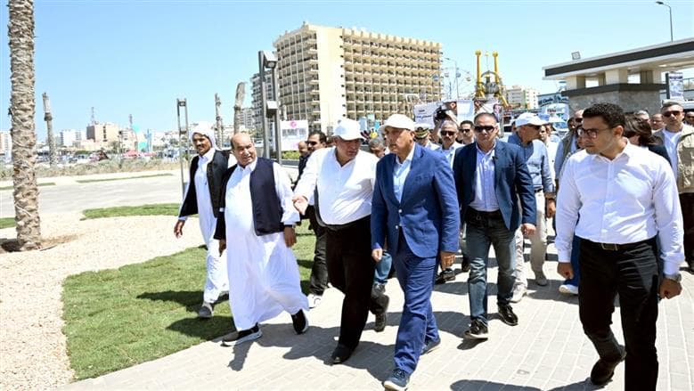 مدبولي يطلق تطوير كورنيش 30 يونيو ويتفقد معرض كنوز مصر