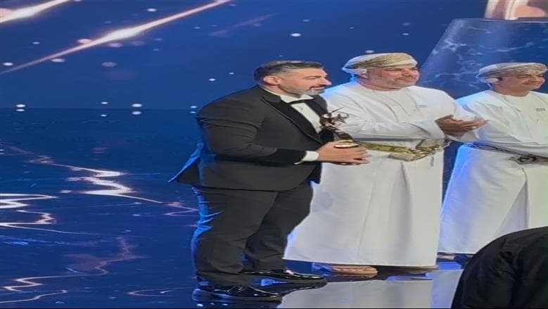 ياسر جلال يعبر عن فخره بتكريمه على المسرح