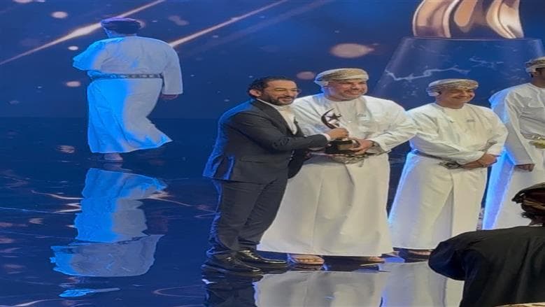 أحمد حلمي يعبر عن سعادته بتكريمه في ظفار