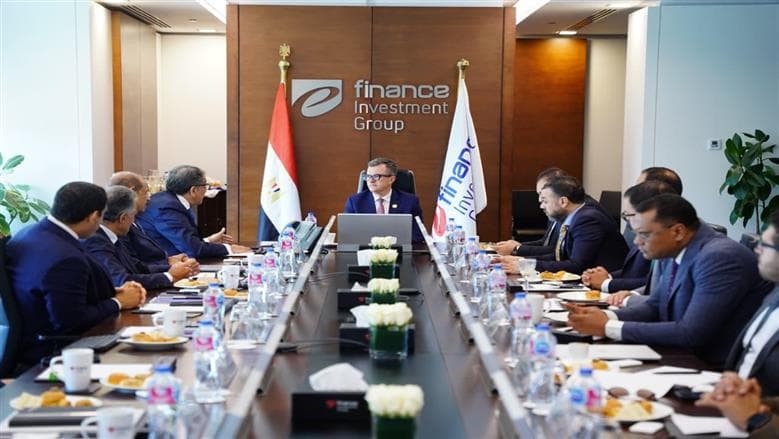 وزير التخطيط يشيد بدور إي فاينانس كشريك استراتيجي
